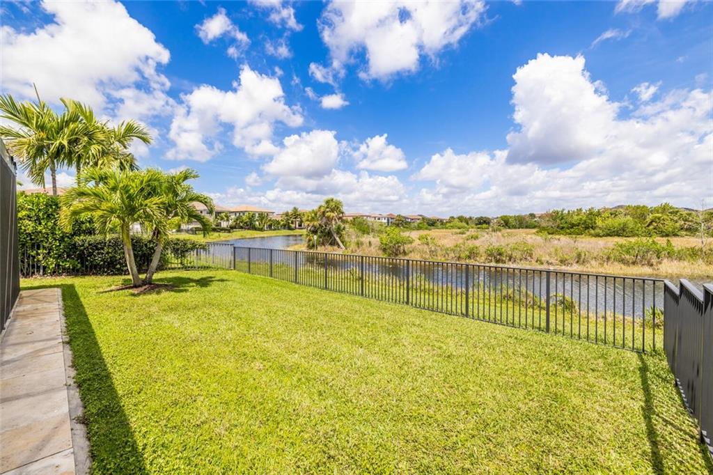 Bruschi Prop 180-105 B - Residential