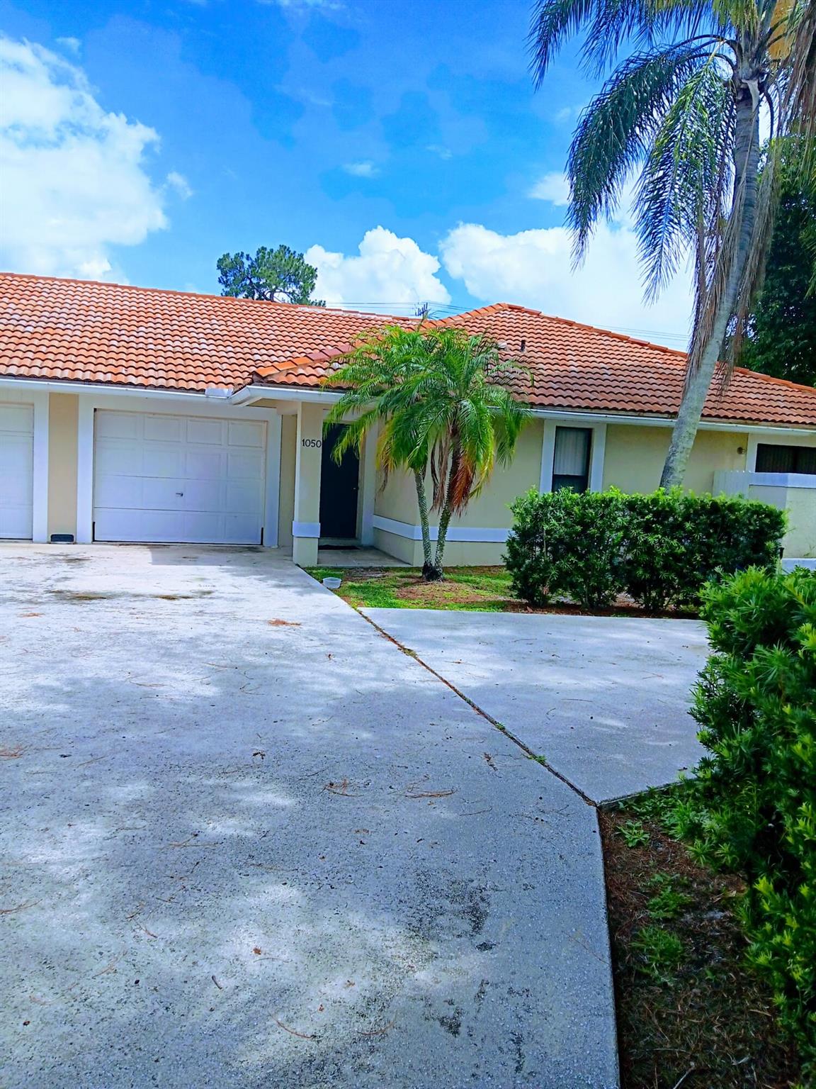 Conveniently located villa in Wellington. Walking distance to a Publix plaza with plenty of stores, including restaurants, pet shop, ice cream shop and much more. It features 3 bedrooms 2 baths, 1 car garage, & laundry. Bathrooms have been nicely renovated, new tile floors, large and fenced backyard.