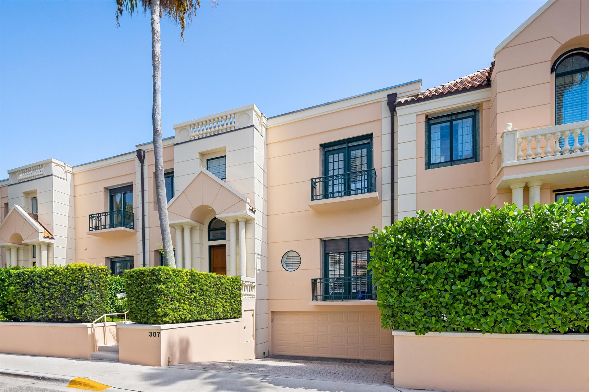 307 Everglade Avenue