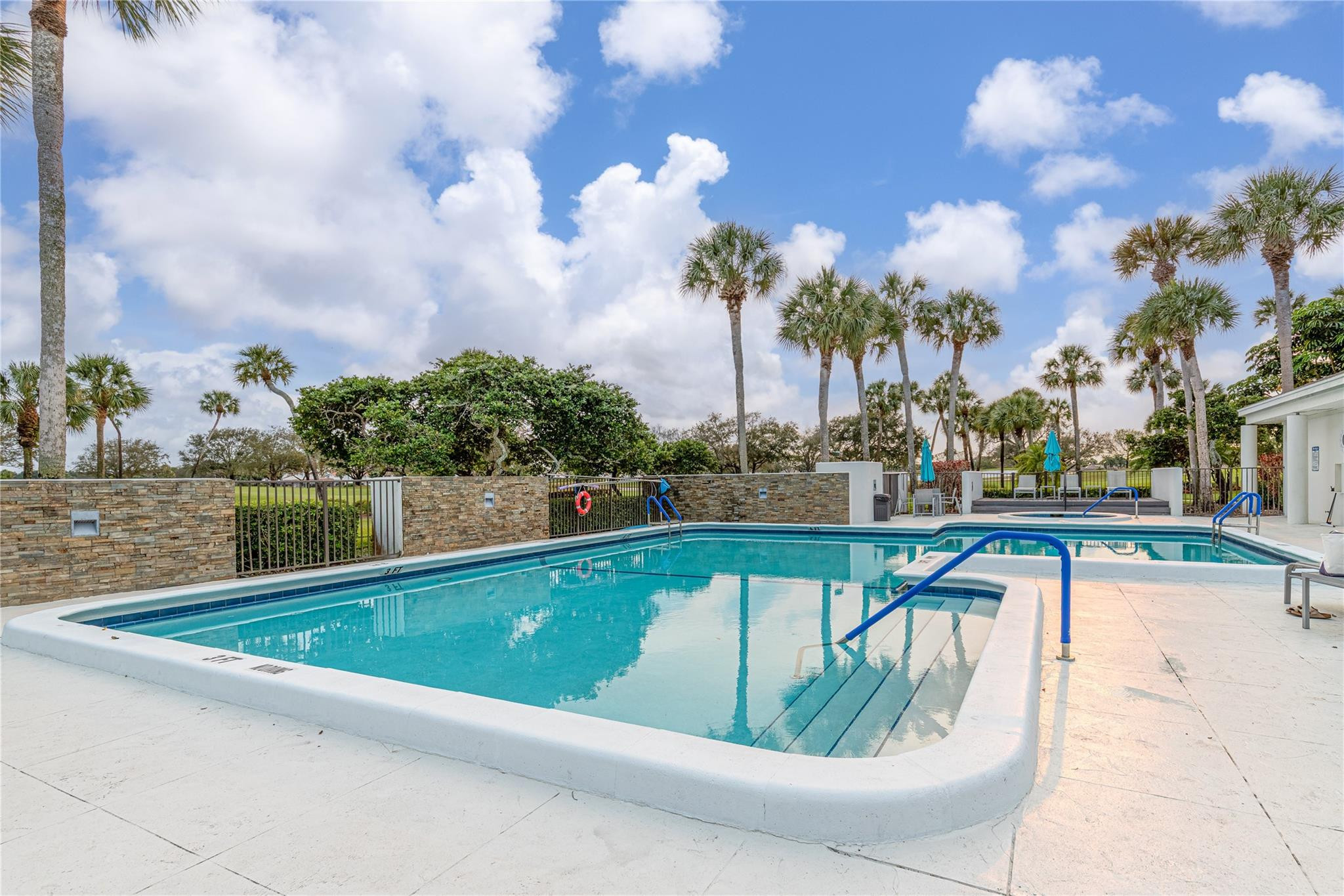 WILLOWWOOD MIDRISE - Residential