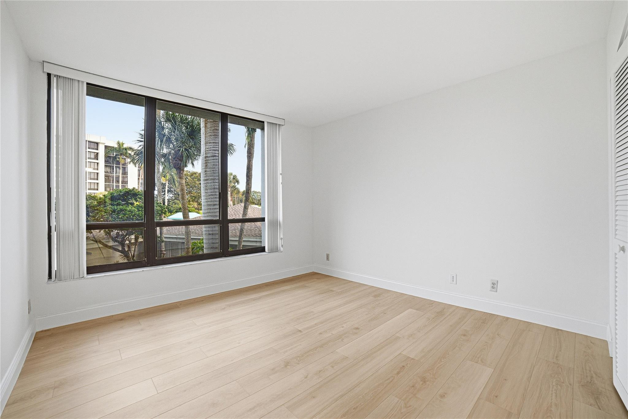 WILLOWWOOD MIDRISE - Residential