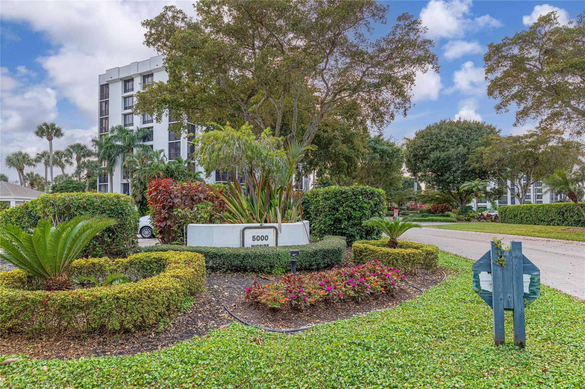 WILLOWWOOD MIDRISE - Residential