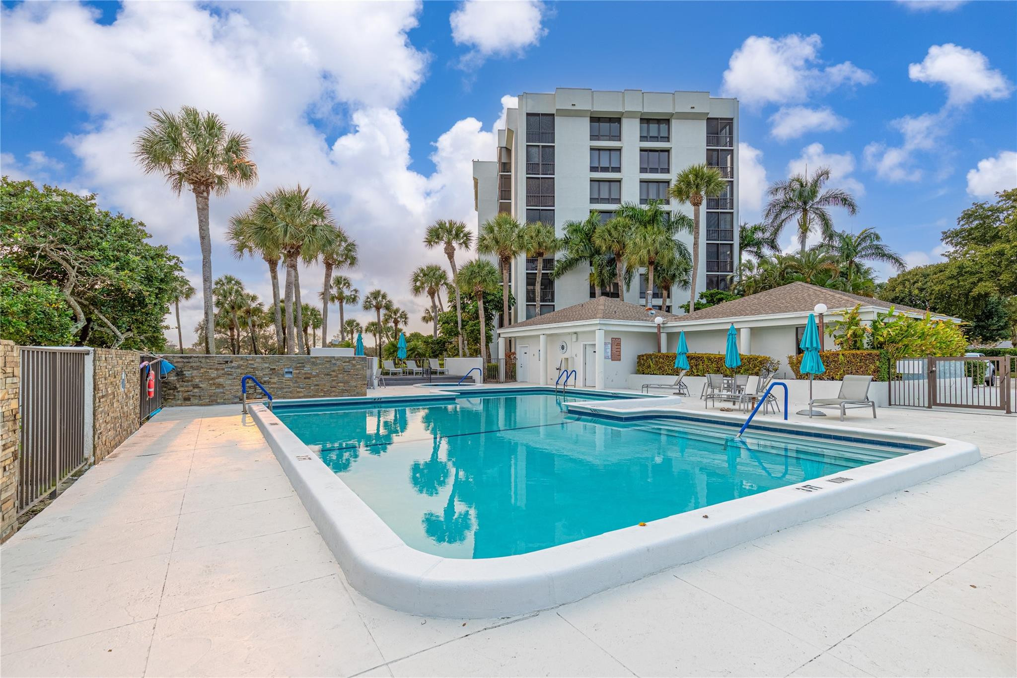 WILLOWWOOD MIDRISE - Residential