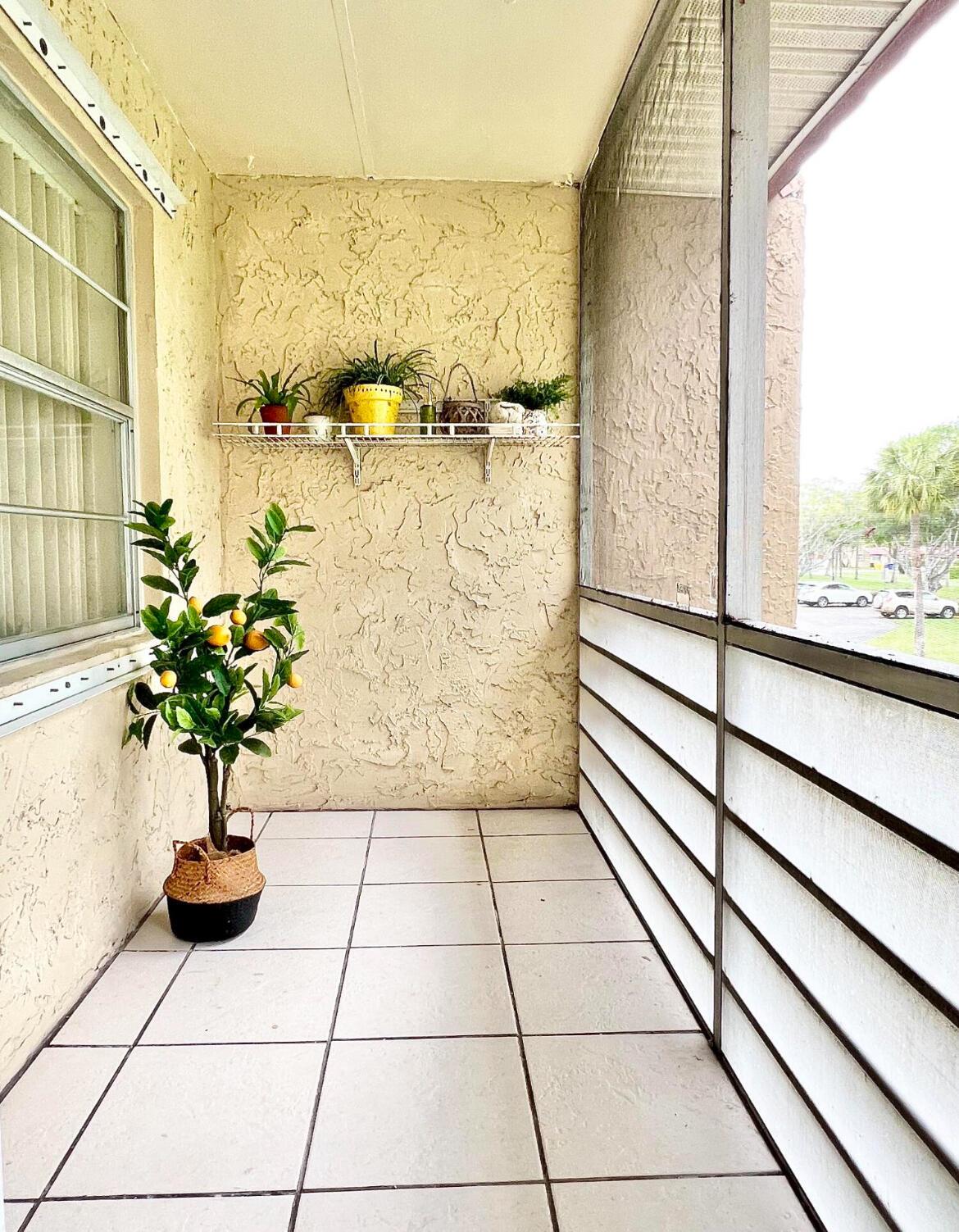 GOLDEN LAKES VILLAGE COND - Residential