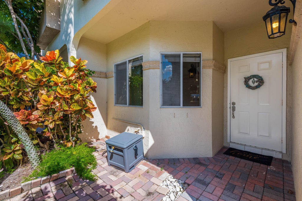 Photo of 6811 Via Regina, Boca Raton, FL 33433 (MLS # R11021232)
