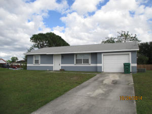 Cute compact 2/2/1 very close to schools shopping and parks. St Lucie West amenities are right around the corner.