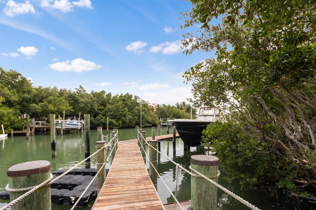 SAILFISH POINT - Residential