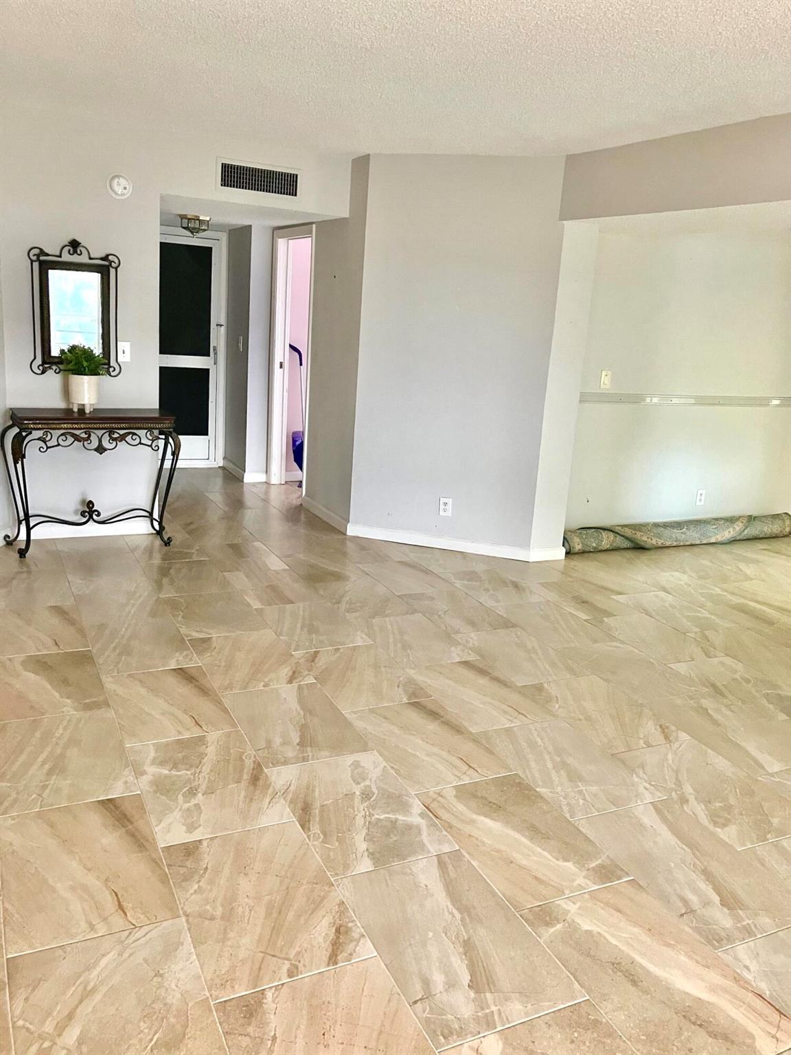 3590 Via Poinciana 303