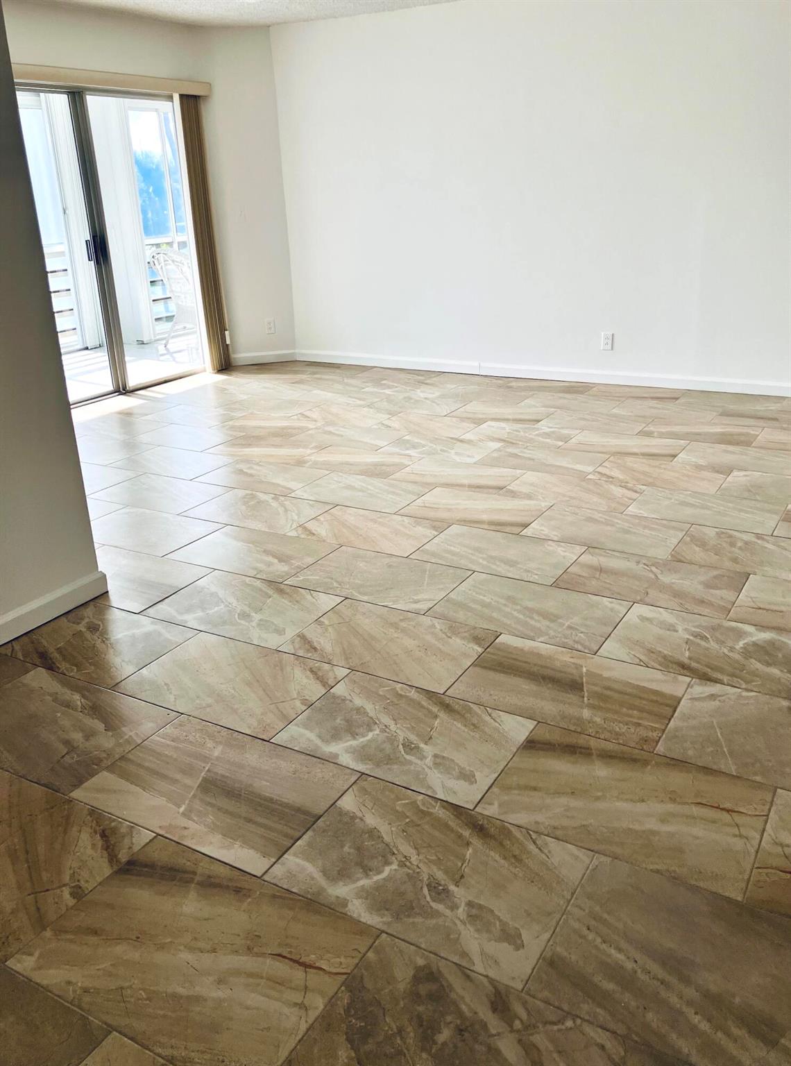 3590 Via Poinciana 303