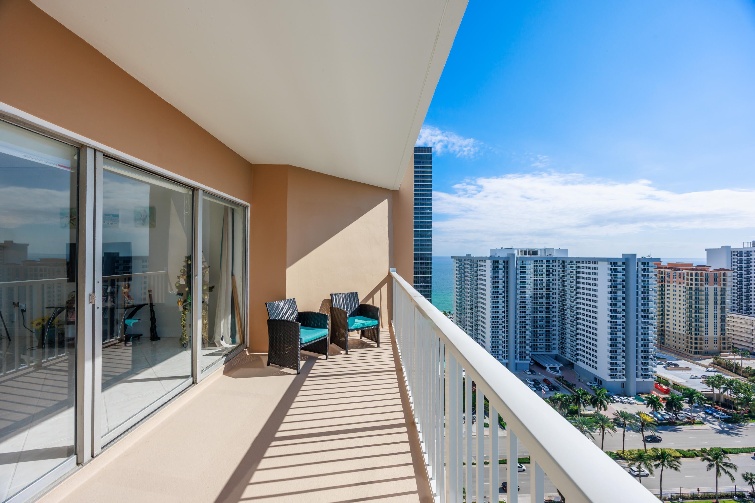1985 S Ocean Drive Pha, Hallandale Beach FL 33009