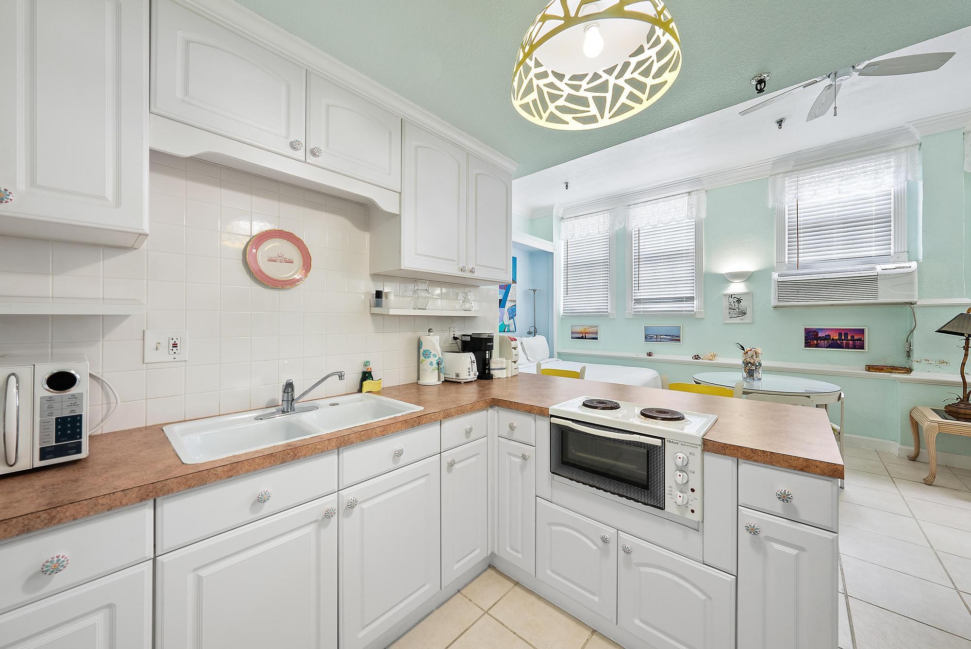 PALM BEACH HOTEL CONDO - Residential