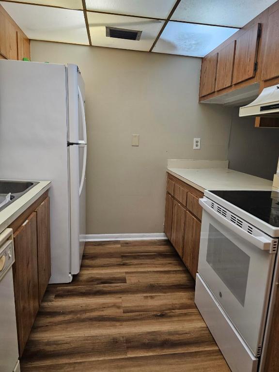 PRESIDENTIAL GOLFVIEW CONDO - Residential Lease