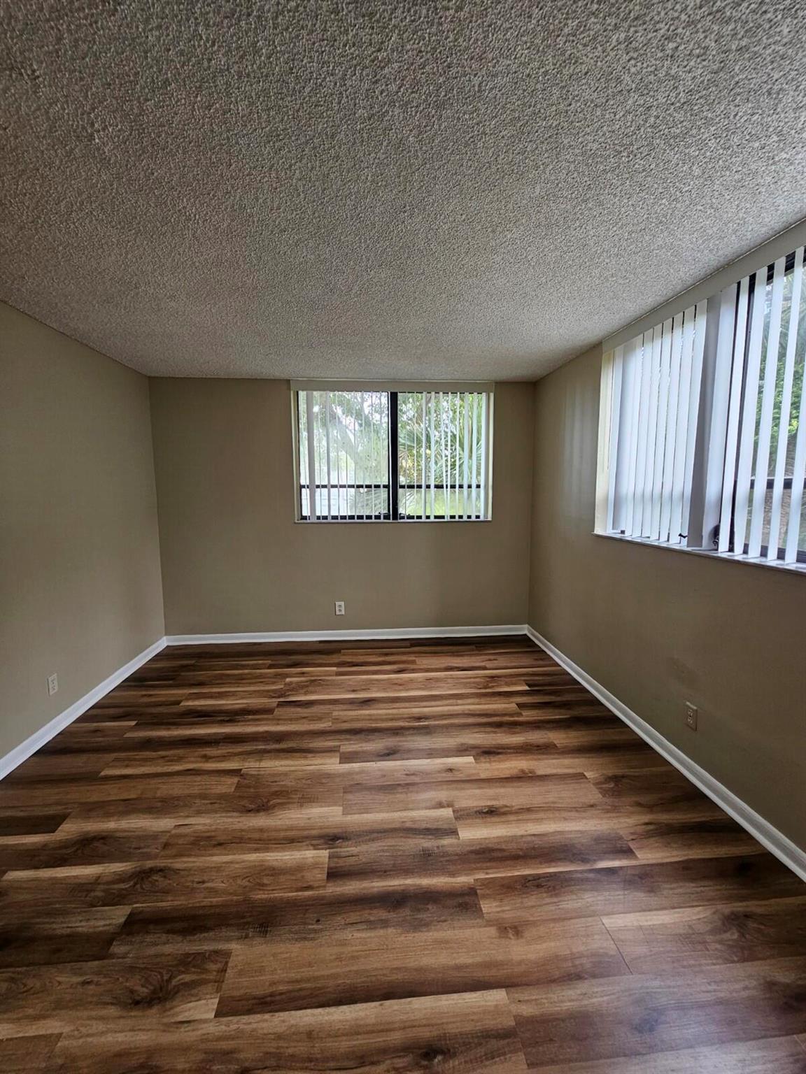 PRESIDENTIAL GOLFVIEW CON - Residential Lease