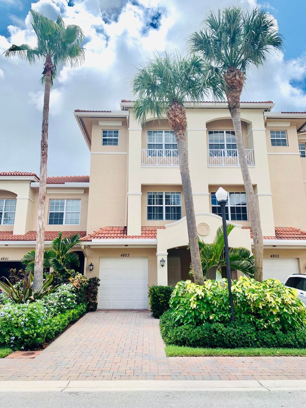 Photo of 4803 Sawgrass Breeze Drive Dr, Palm Beach Gardens, FL 33418 (MLS # R10817134)