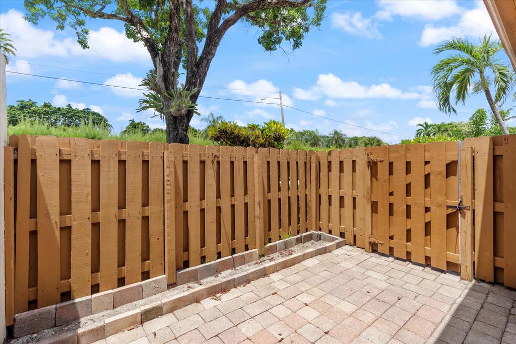 Photo of 2035 SW 24TH Circle, Boynton Beach, FL 33426 (MLS # B26065430)