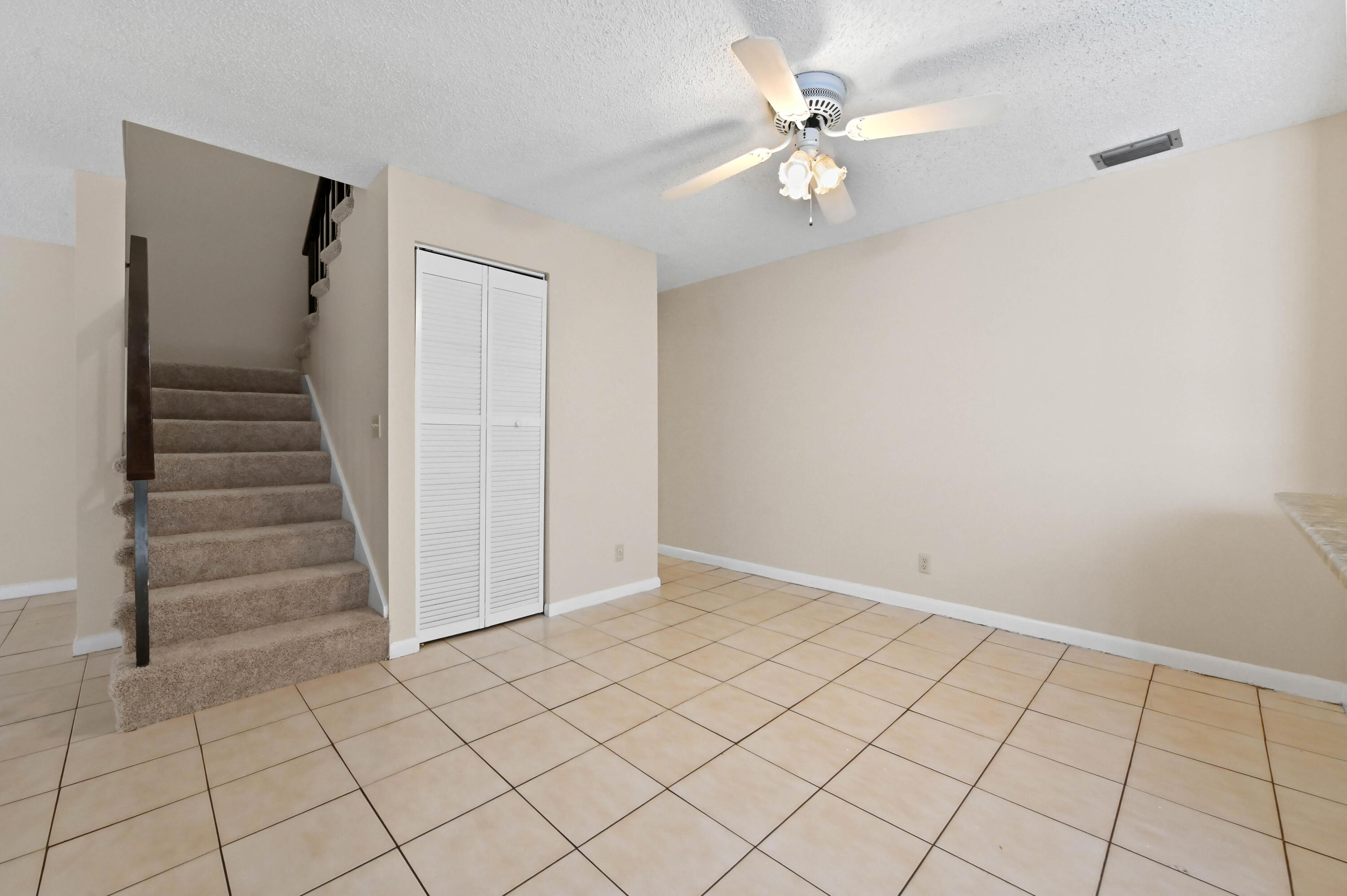 FRENCH QUARTER - Residential Lease