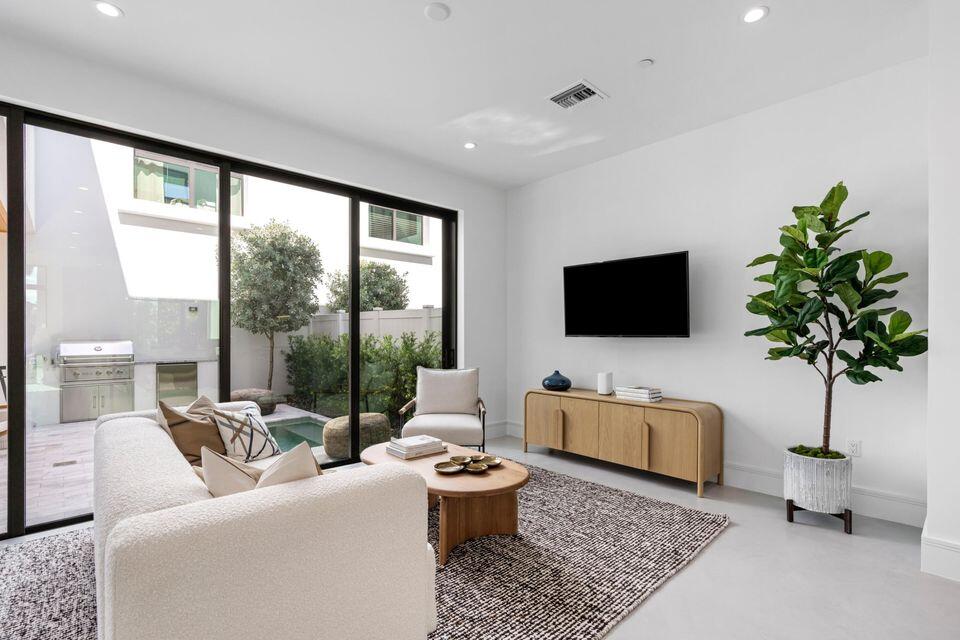 PARK CENTRAL RPD - Residential Lease