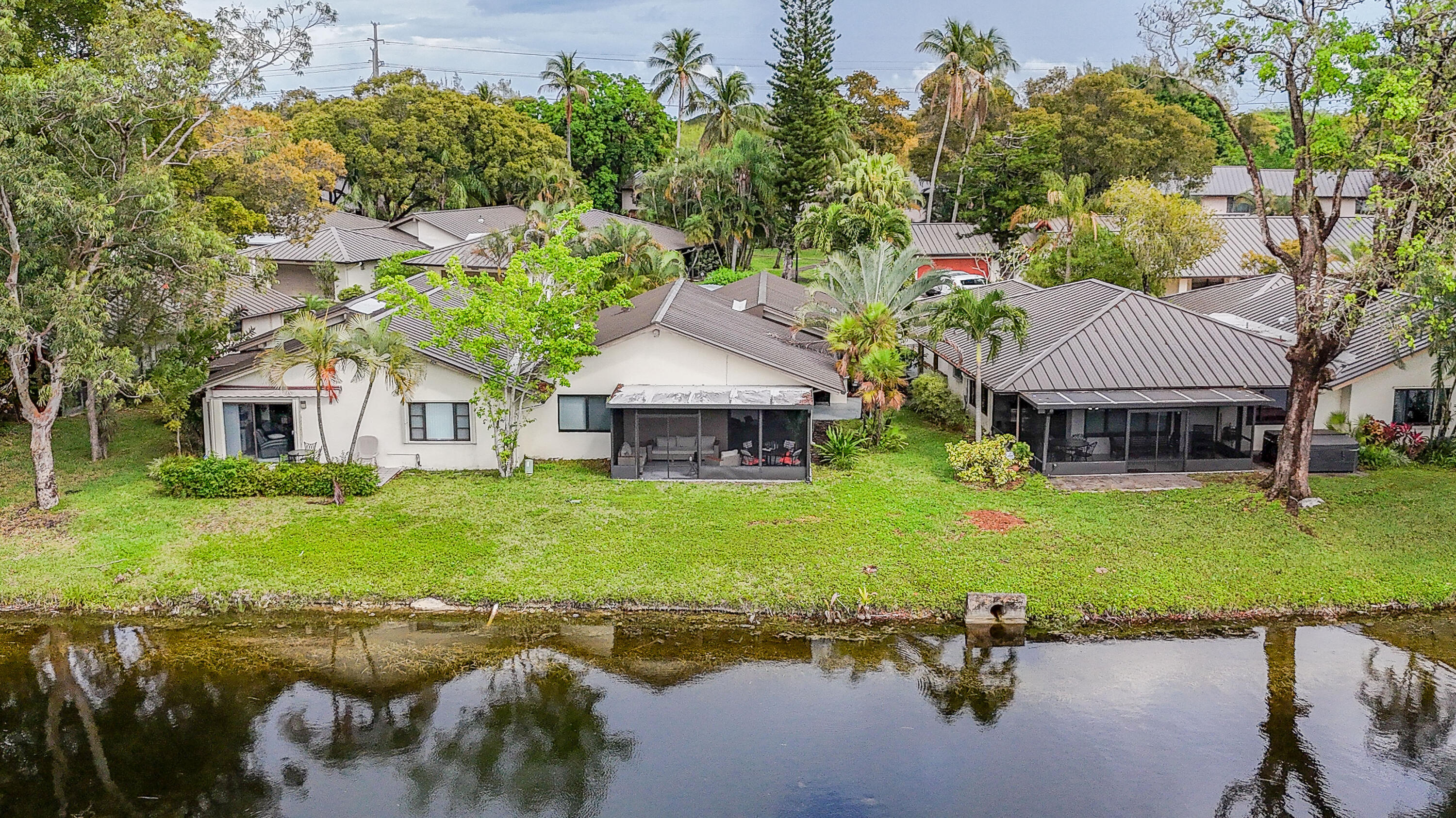 HILLS OF INVERRARY - Residential