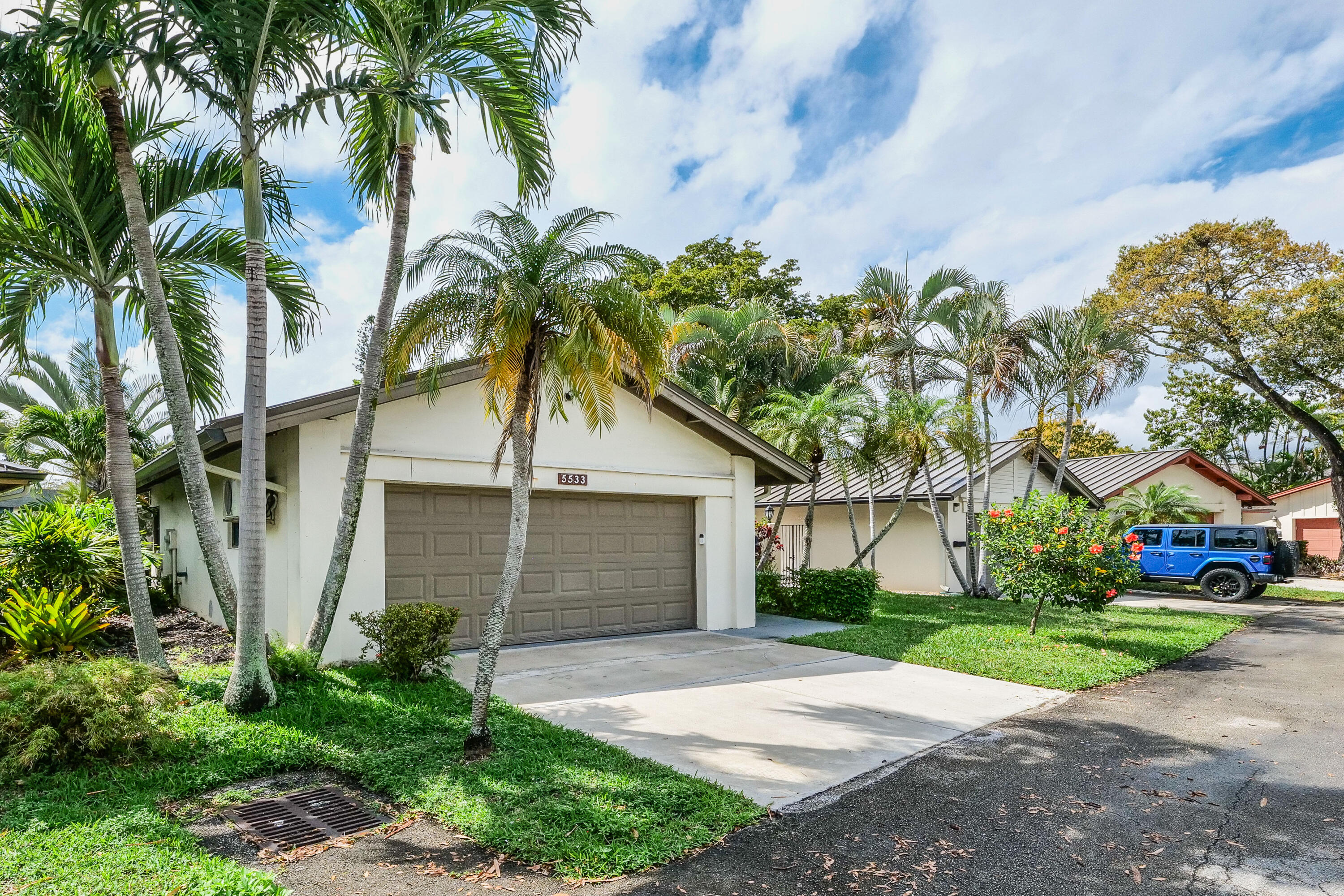 HILLS OF INVERRARY - Residential