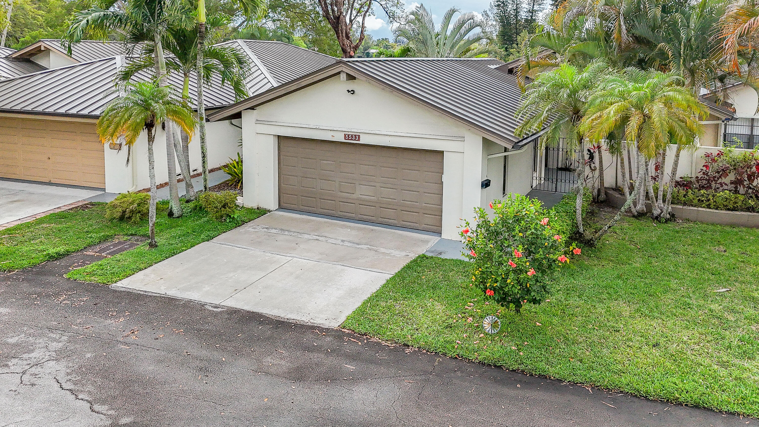 HILLS OF INVERRARY - Residential