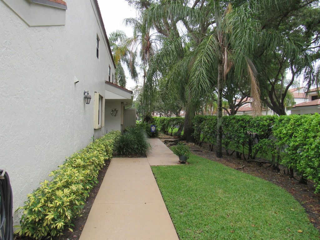 Photo of 2708 Black Oak Way, Boynton Beach, FL 33436 (MLS # R11087610)