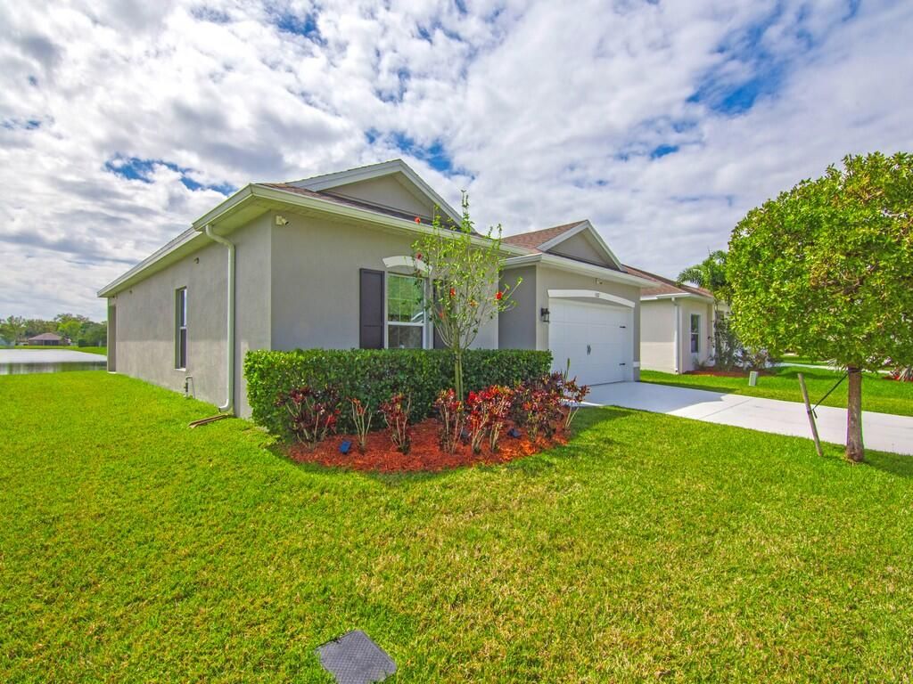 Photo of 5317 Oakland Lake Circle, Fort Pierce, FL 34951 (MLS # R11060825)