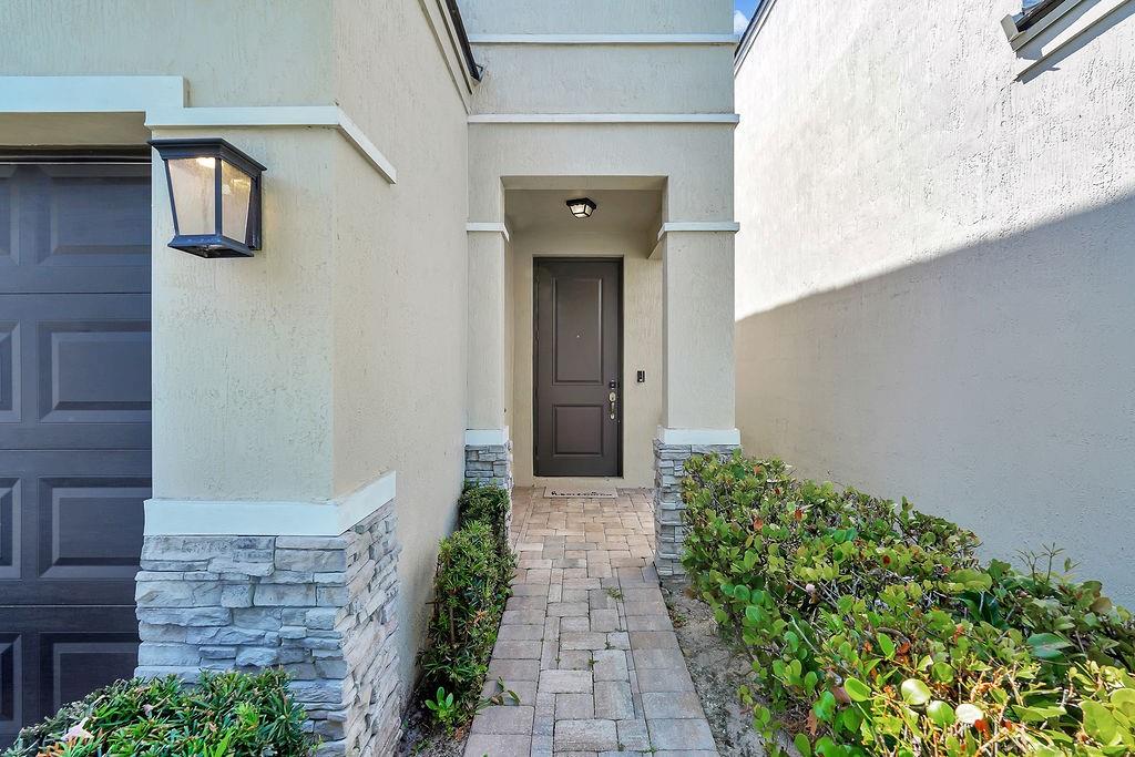 453 NW 36th Ave