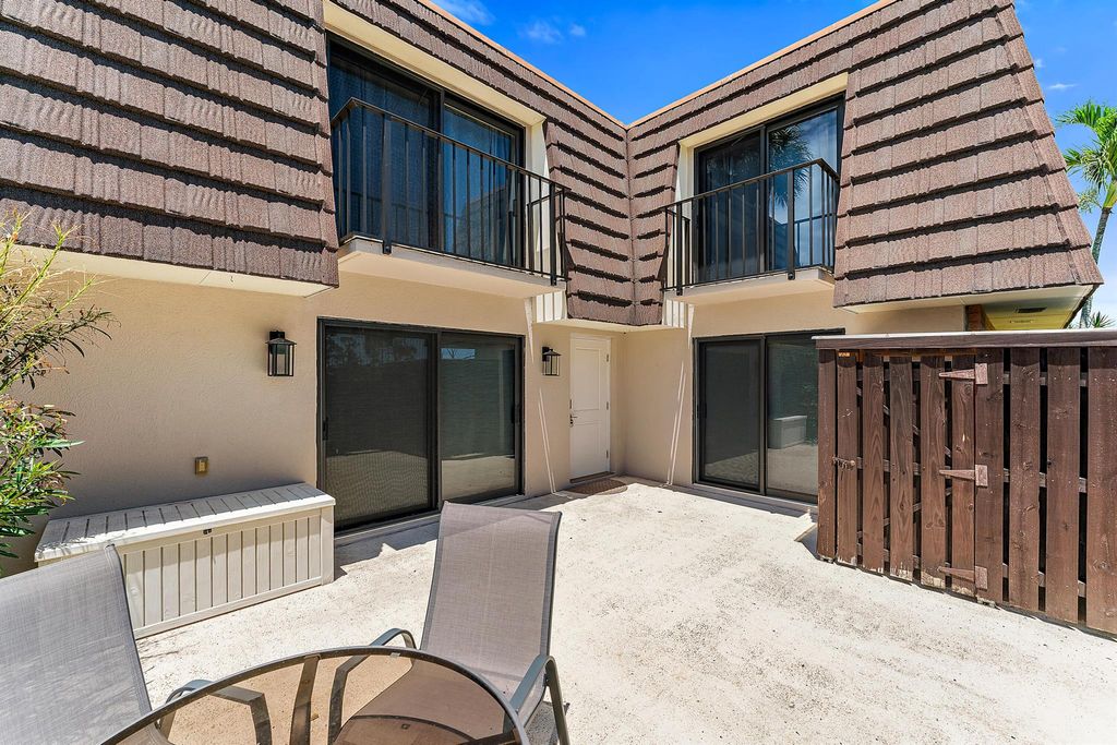 Photo of 2320 23rd Court, Jupiter, FL 33477 (MLS # R11001634)