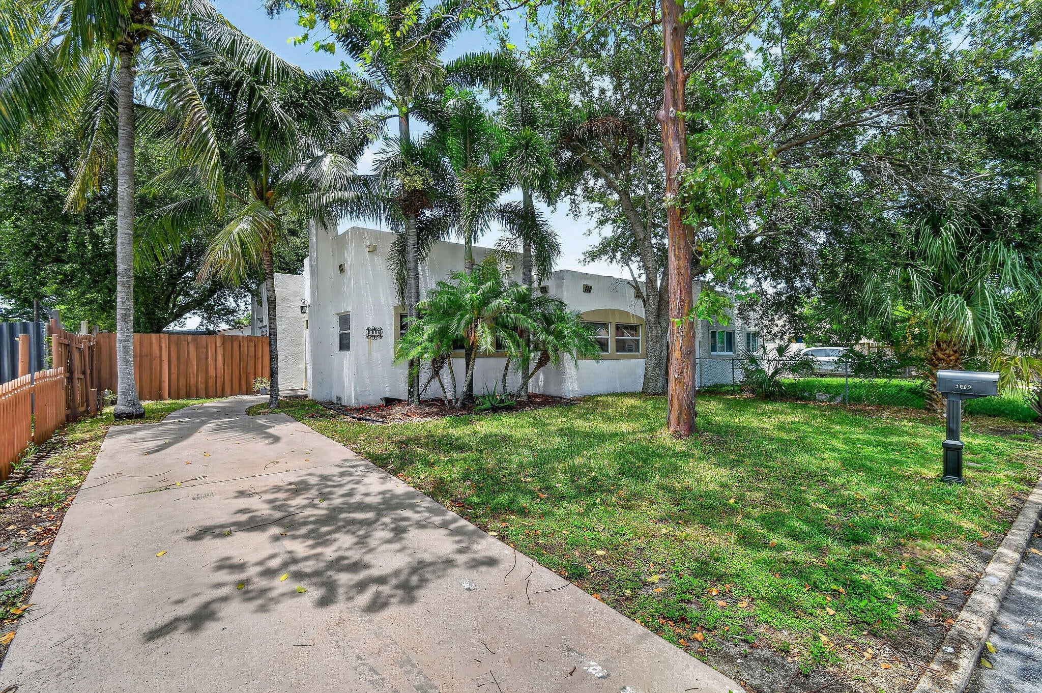 Photo 1 of 34 — 1005 Selkirk Street, West Palm Beach, FL 33405