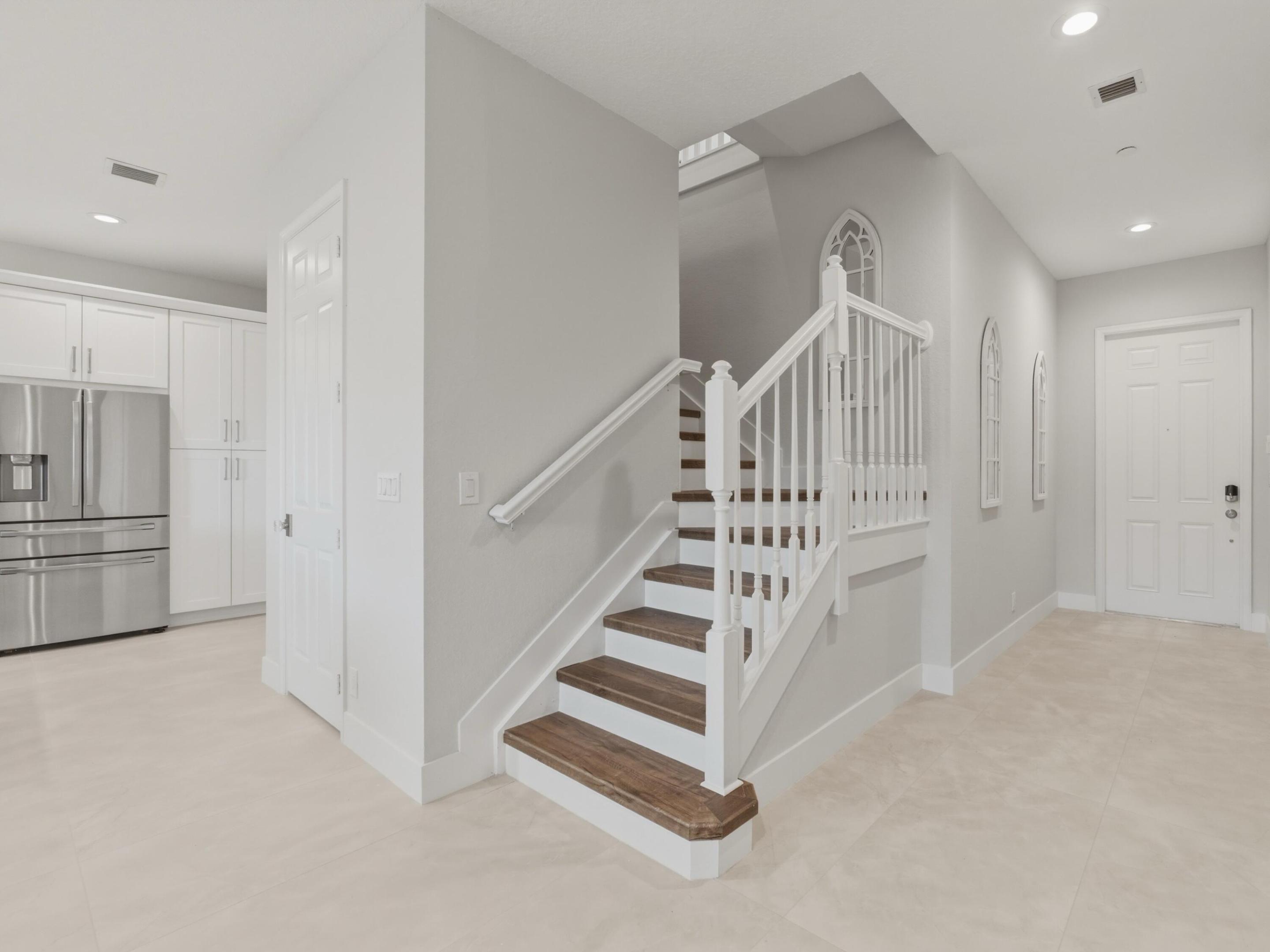 CARRIAGE POINTE - Residential