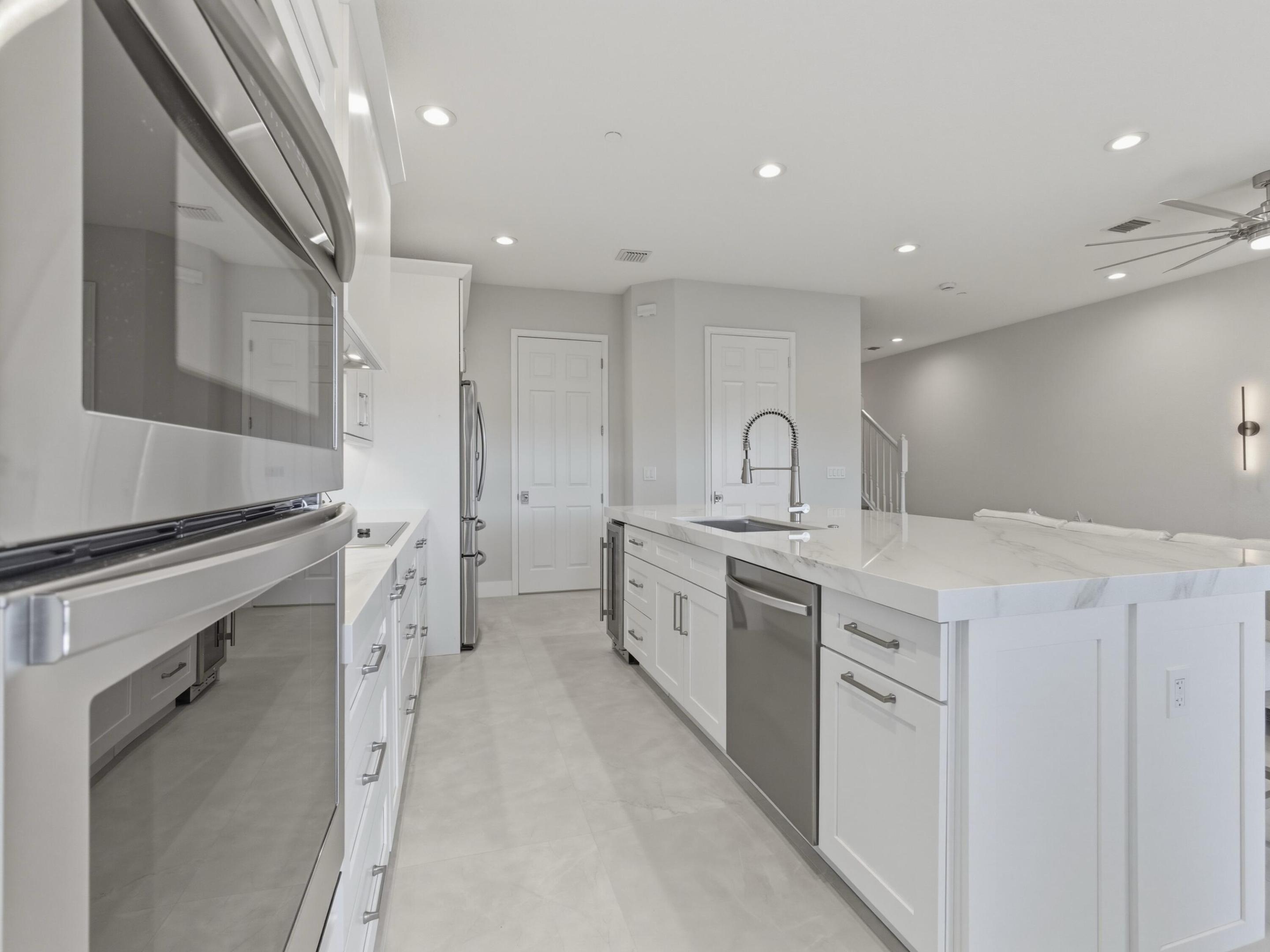 CARRIAGE POINTE - Residential