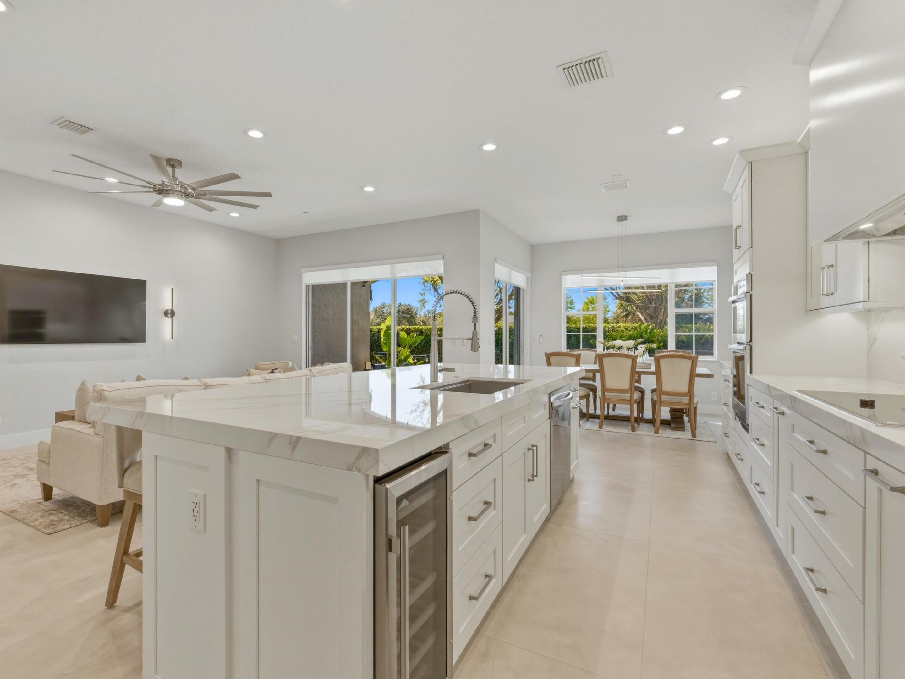 CARRIAGE POINTE - Residential