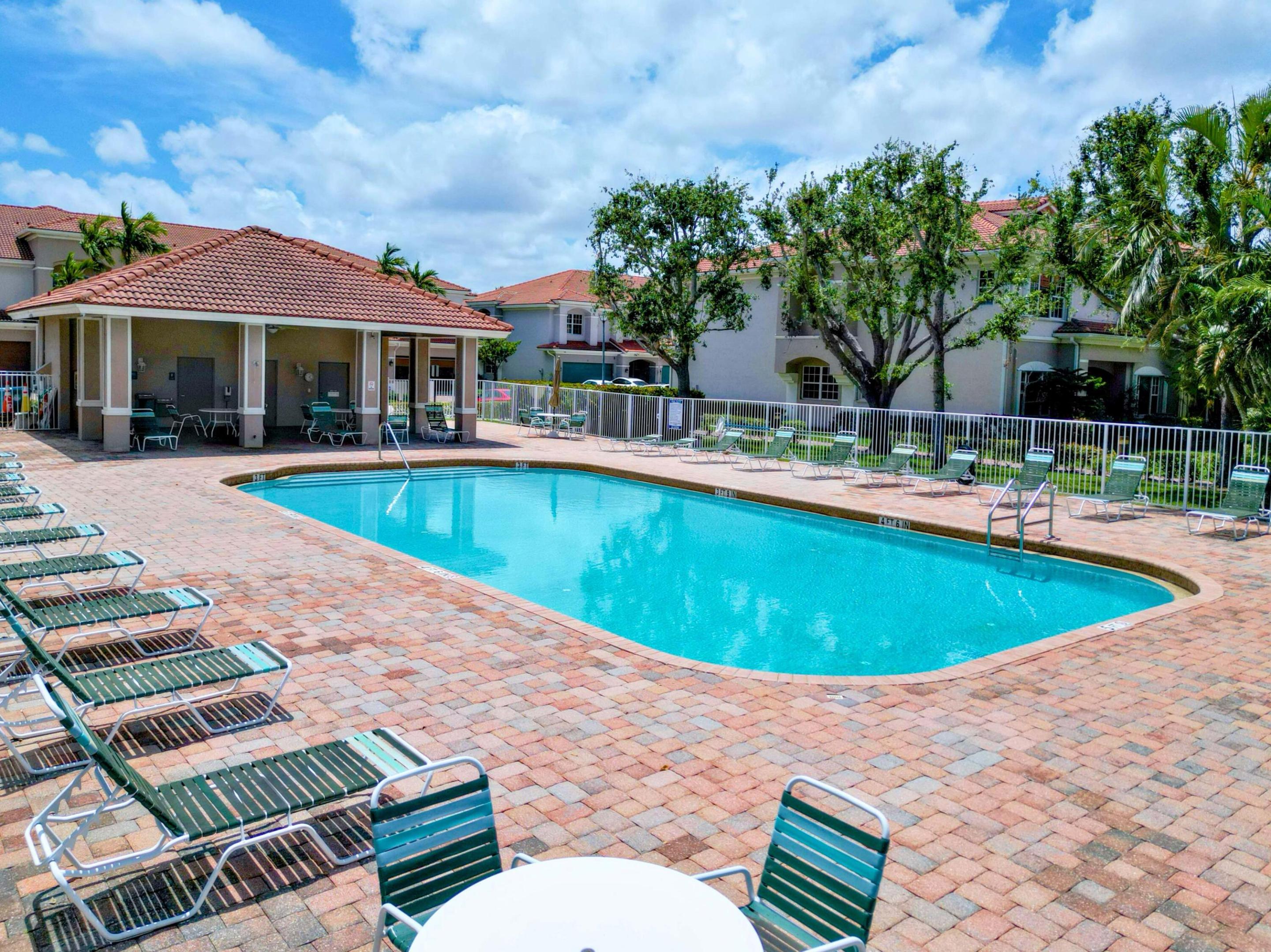 CARRIAGE POINTE - Residential