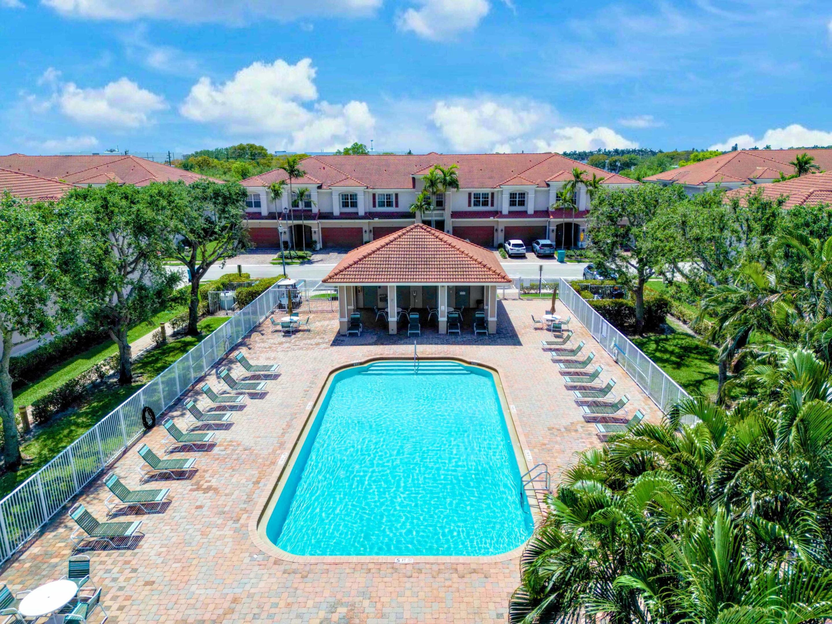 CARRIAGE POINTE - Residential