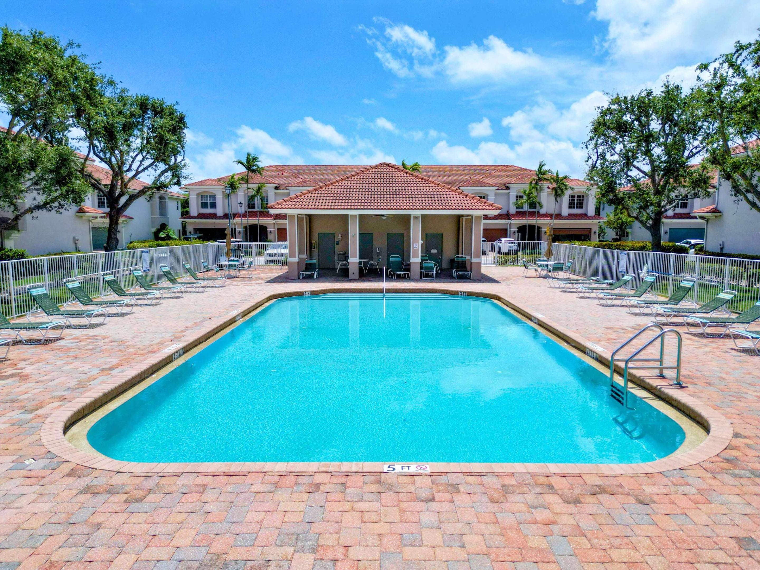 CARRIAGE POINTE - Residential