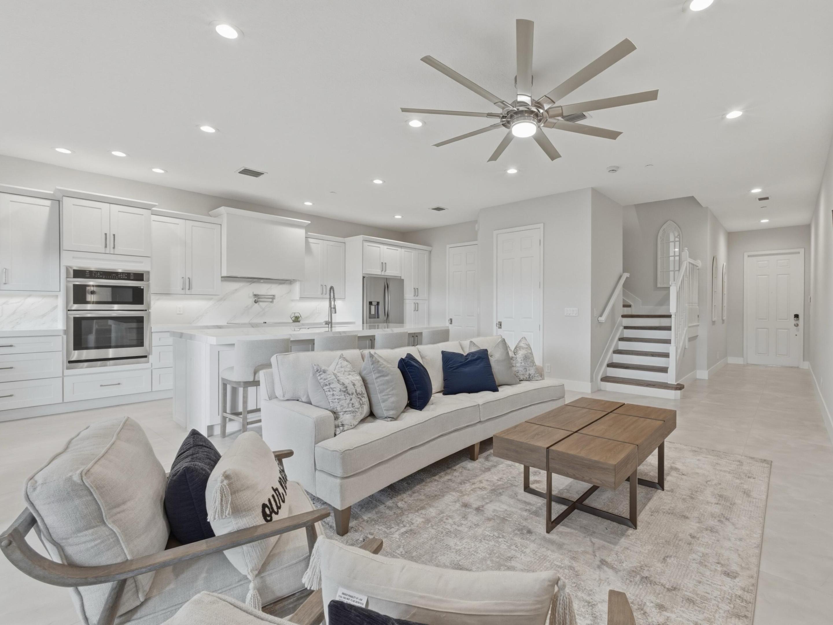 CARRIAGE POINTE - Residential