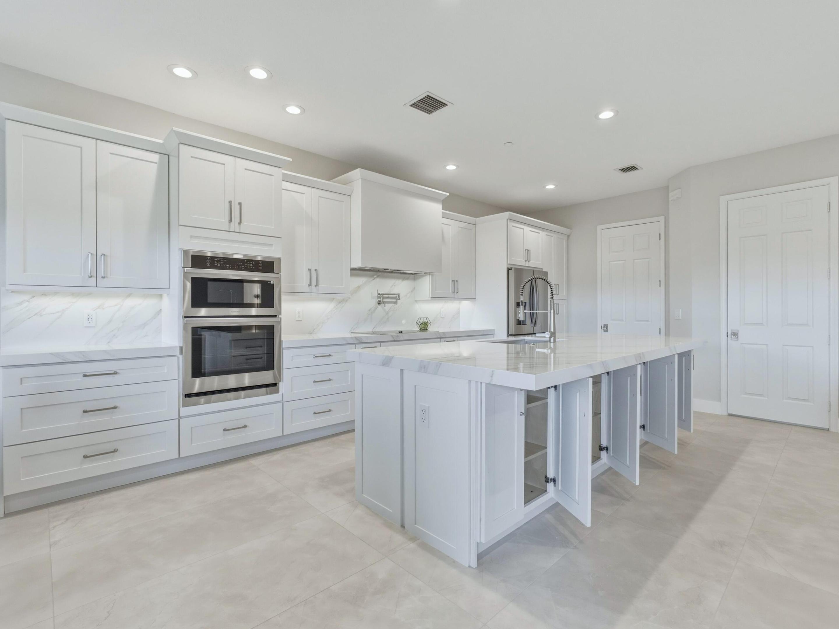 CARRIAGE POINTE - Residential