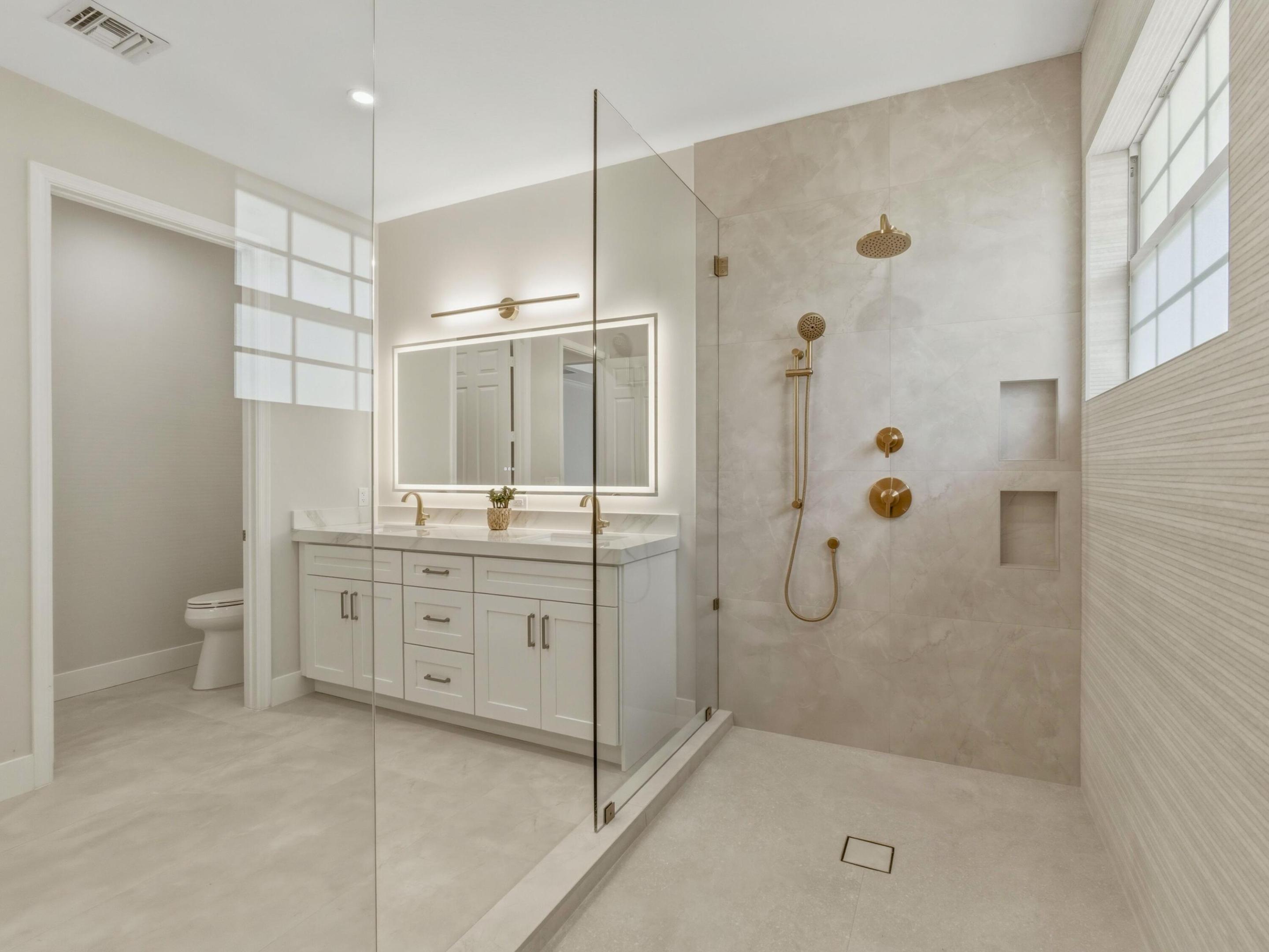 CARRIAGE POINTE - Residential