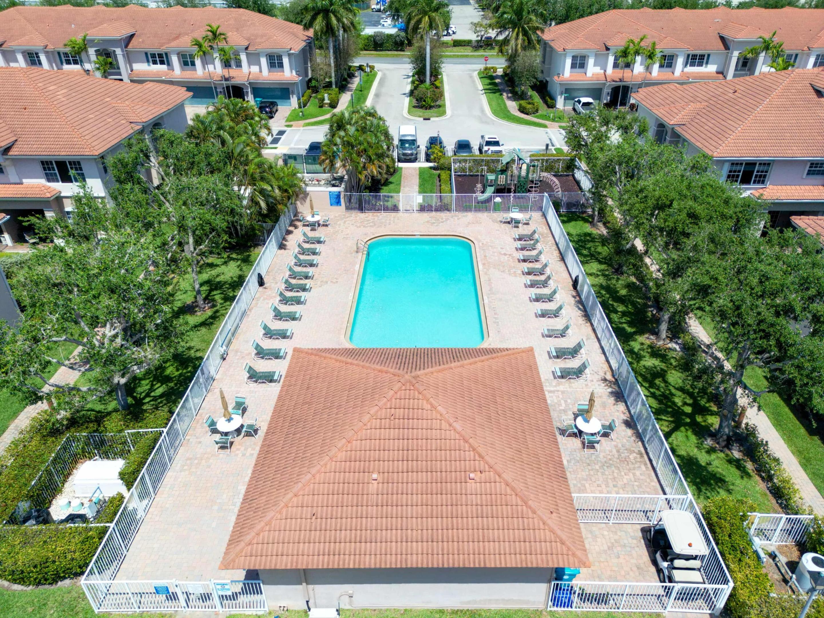 CARRIAGE POINTE - Residential