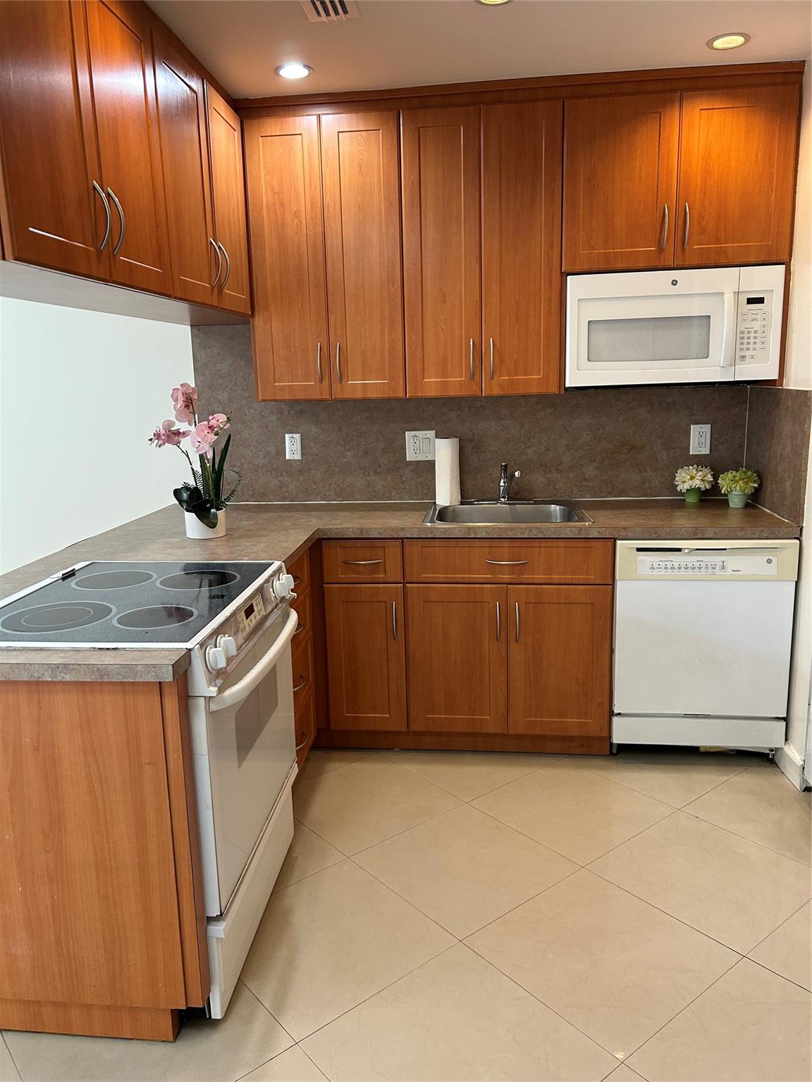 Hallandale Park 5-20 B - Residential Lease