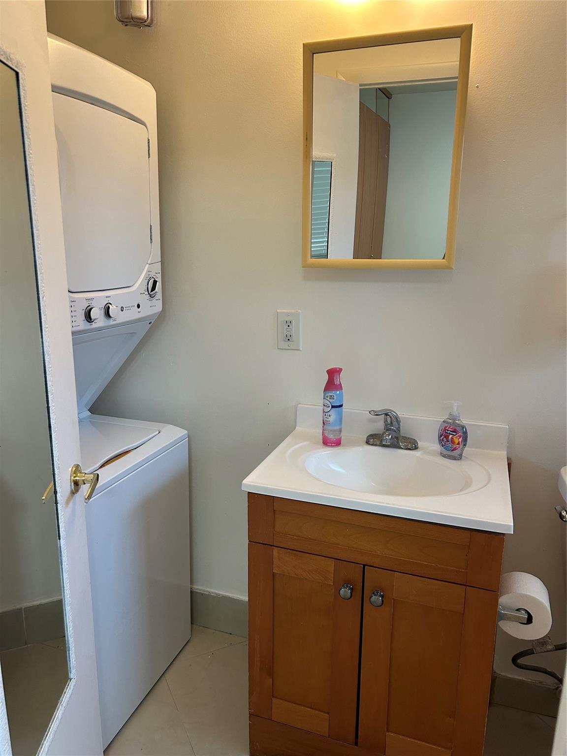 Hallandale Park 5-20 B - Residential Lease