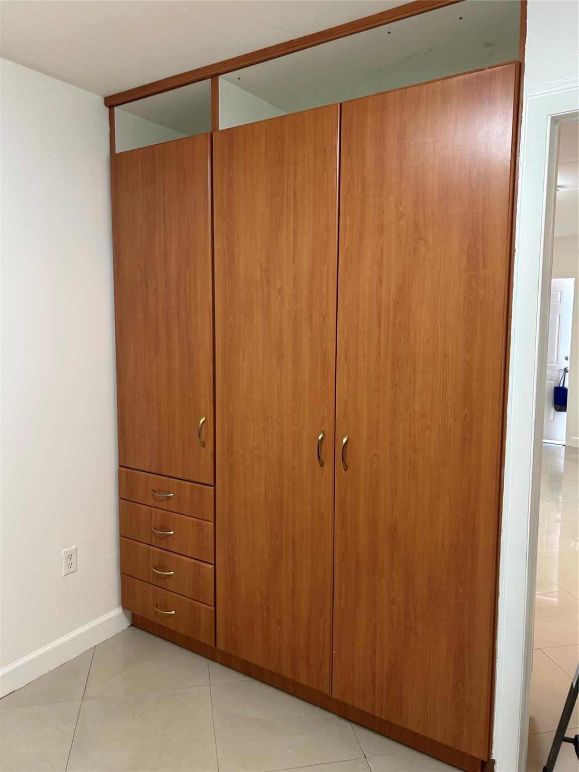 Hallandale Park 5-20 B - Residential Lease