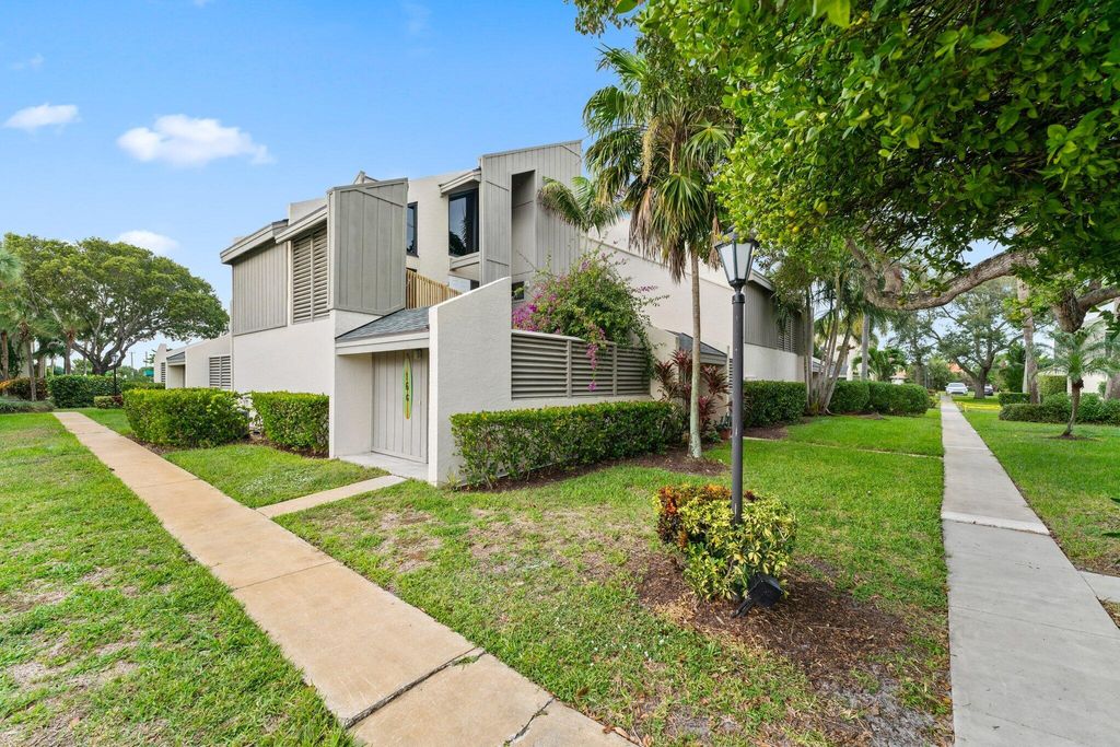 Photo of 1605 S Us Highway 1 #16g, Jupiter, FL 33477 (MLS # R11071831)