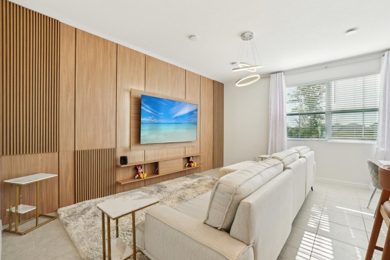 Westside Lake - Residential Lease