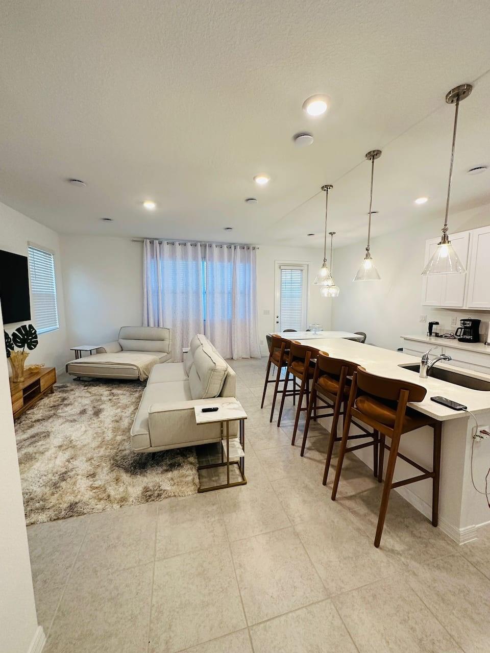 BRAND NEW AND COMPLETELY  FURNISHED ( OPTIONAL)  THE BEST PRICE in the  Community! Beautiful townhouse 3 bedrooms and 2.5 bathrooms. One car garage , 
Owner is open to short term lease , bud no less that 30 DAYS
