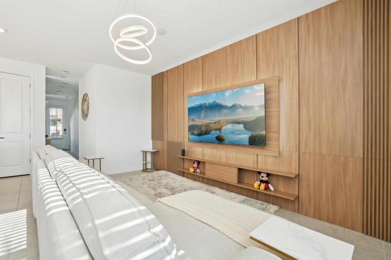 Westside Lake - Residential Lease