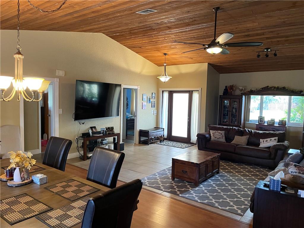 Rolling Hills Lake Estate - Residential