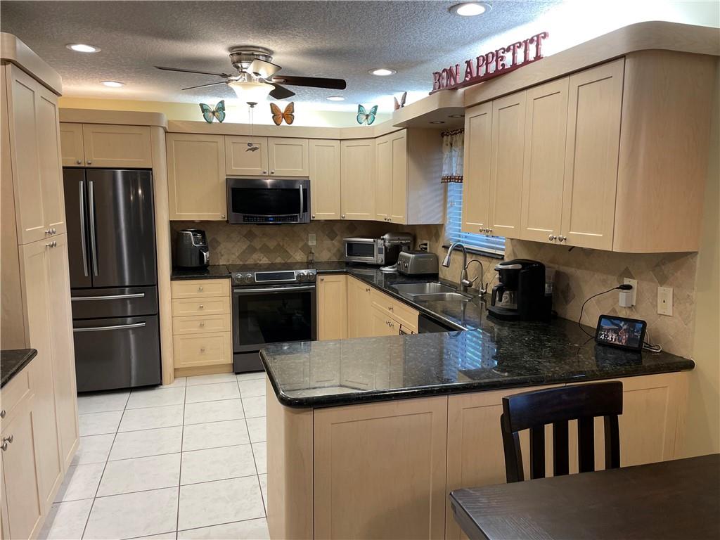 Rolling Hills Lake Estate - Residential