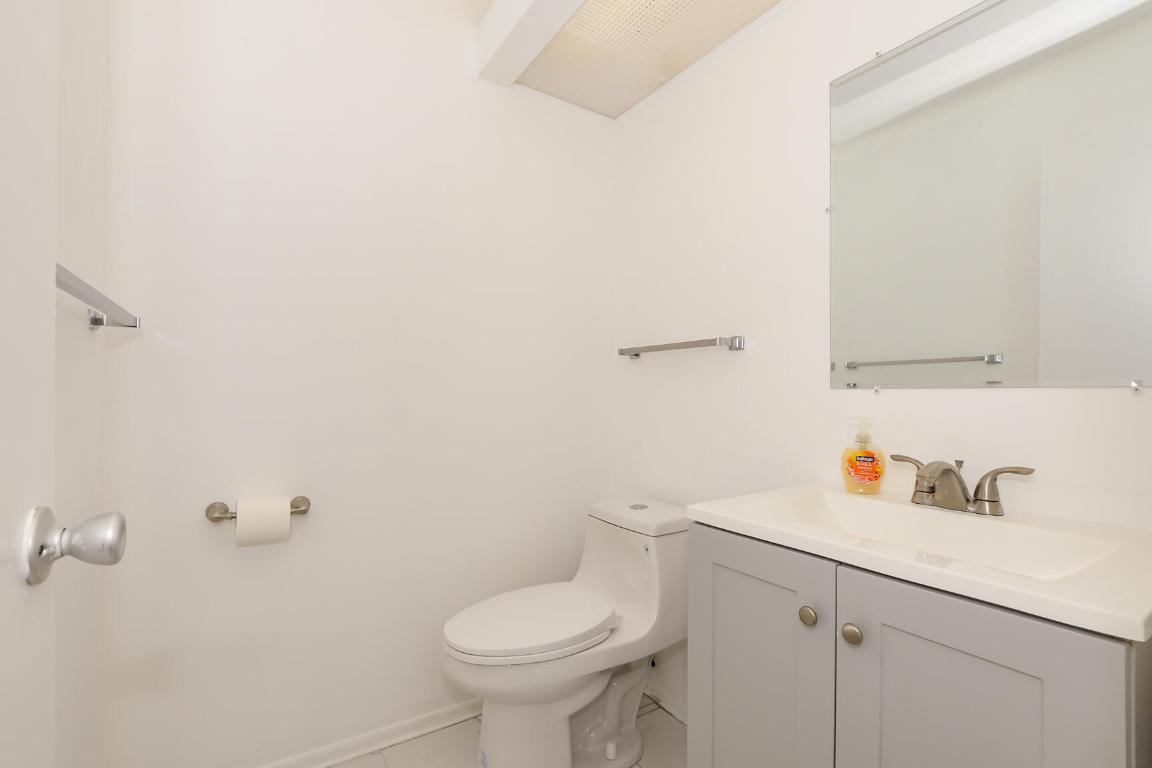 VISTA ST LUCIE BUILDINGS 9 THRU 20 - Residential Lease