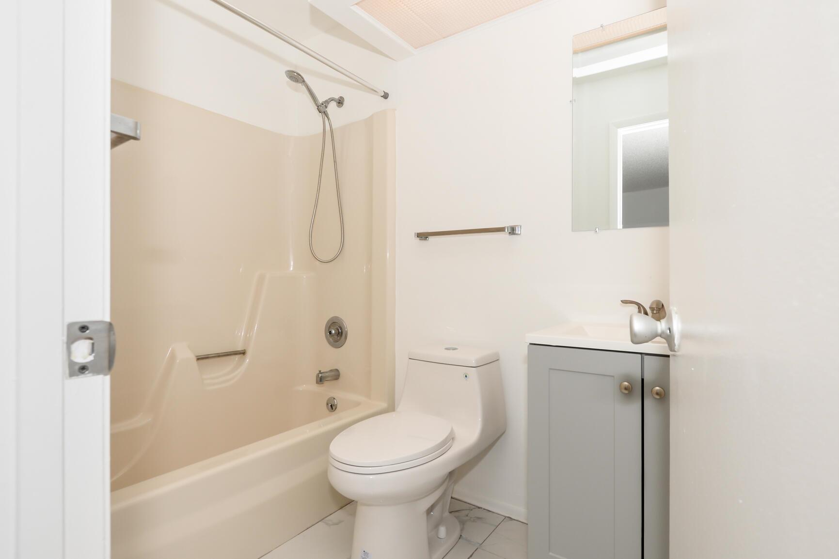 VISTA ST LUCIE BUILDINGS - Residential Lease